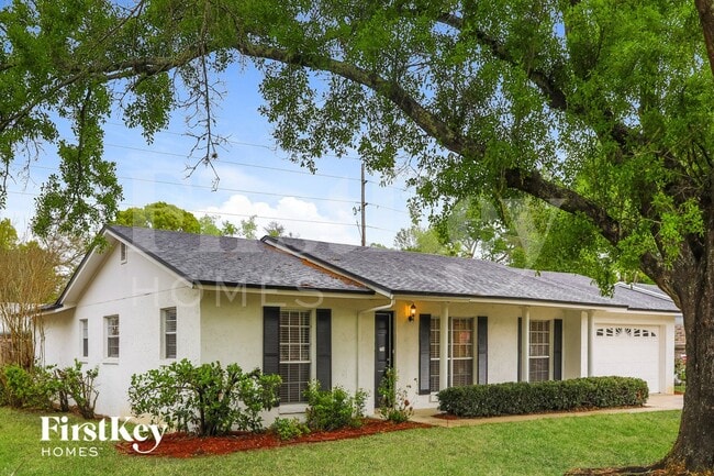 Building Photo - 2410 Oakdale Dr N