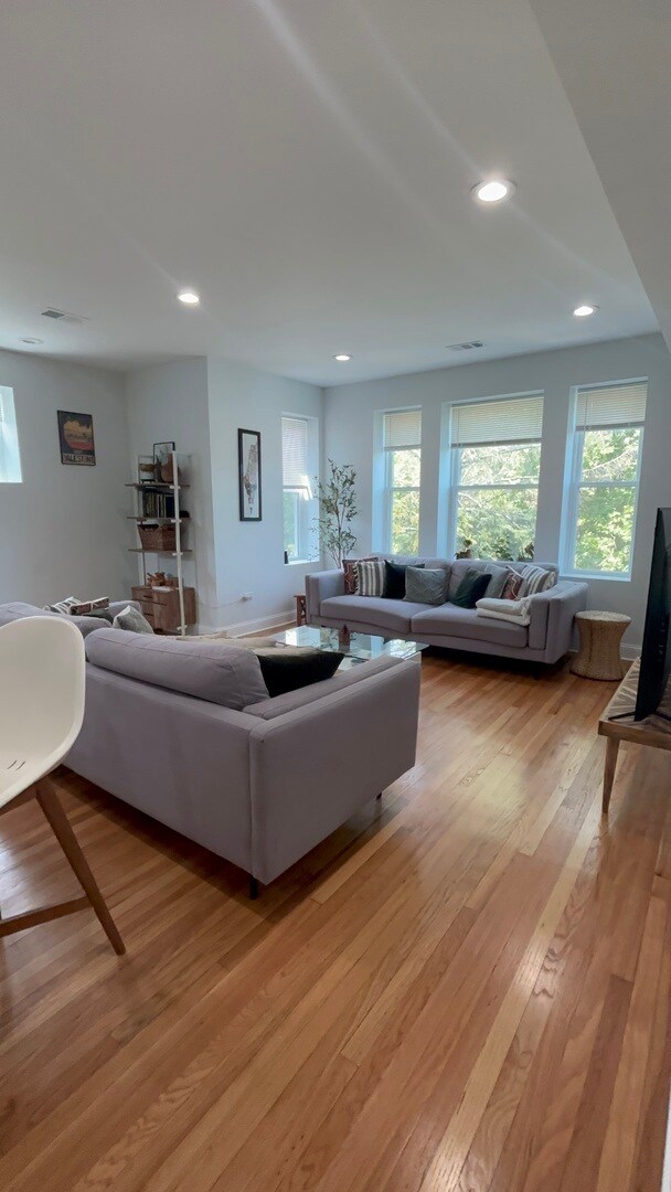 Foto del edificio - 651 E Groveland Park