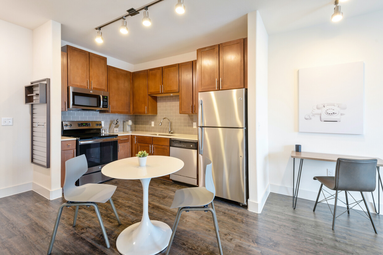 Foto principal - 15480 Dallas Pkwy