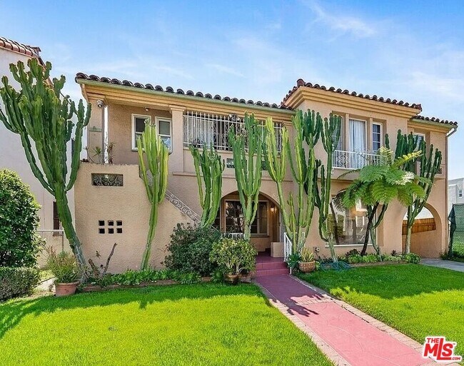 Foto del edificio - 8230 Blackburn Ave