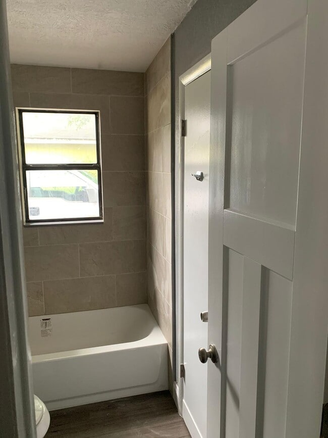 Building Photo - 2218 W 14th St