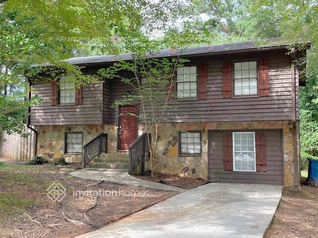 Building Photo - 1367 Classic Dr NE