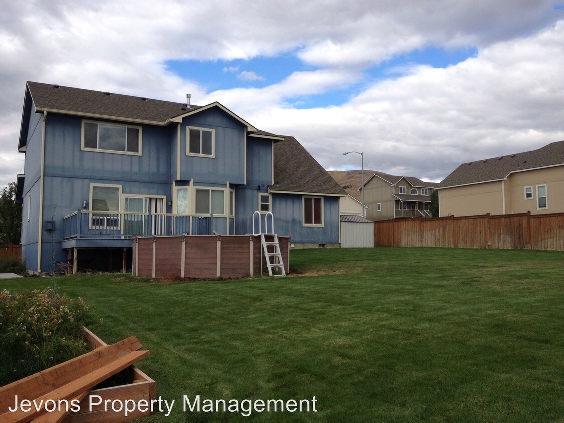 Primary Photo - 5500 Sycamore Dr