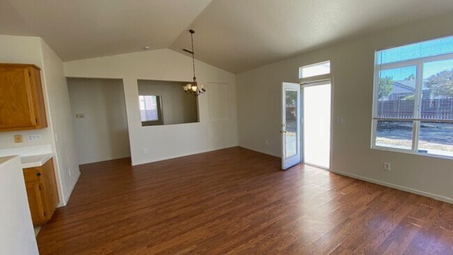 Building Photo - Rio Vista Single Story Home Available for Rent