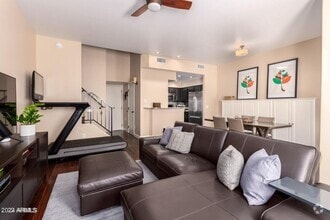 Building Photo - 5015 E Cheyenne Dr