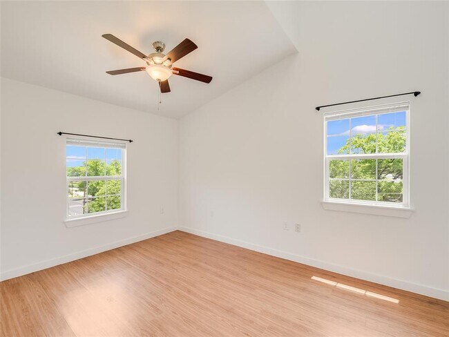 Building Photo - 2200 Rosewood Ave