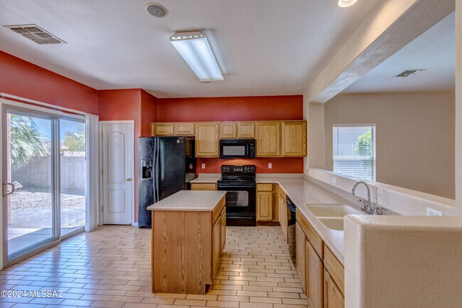 Building Photo - 18 W Calle Sauco