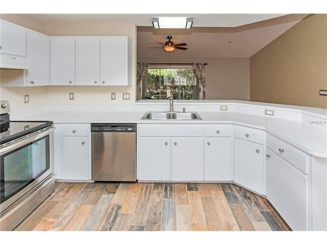 Building Photo - Lovely 3 Bedroom 2 Bath Land O Lakes