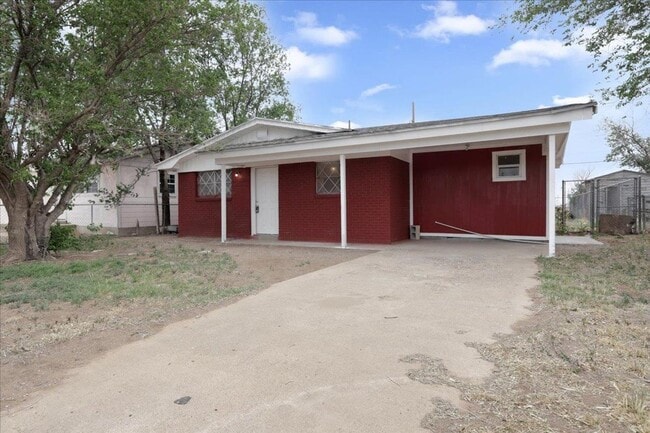 Building Photo - Cozy 3 Bedroom Home