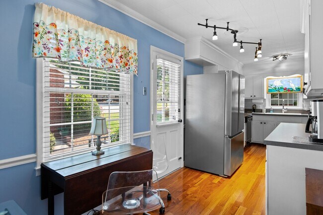 Building Photo - Wonderful Furnished Condo Close to Wake Fo...