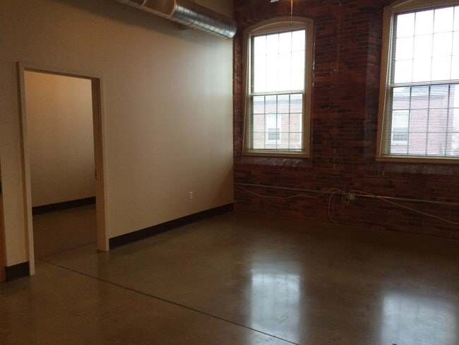 Foto del edificio - 100 Main St