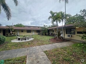 Building Photo - 530 N 20th Ave