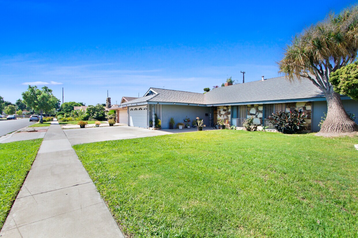 Foto principal - 1545 E 21st St