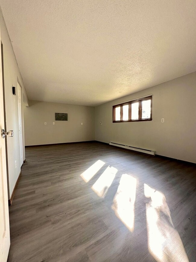 Foto del edificio - Updated 2 Bedrooms - Leonard North Dakota Rental
