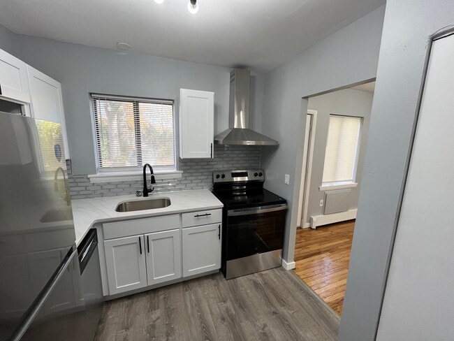 Foto del edificio - 10 Henderson Dr