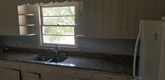 Foto del edificio - 211 Oak Leaf Dr