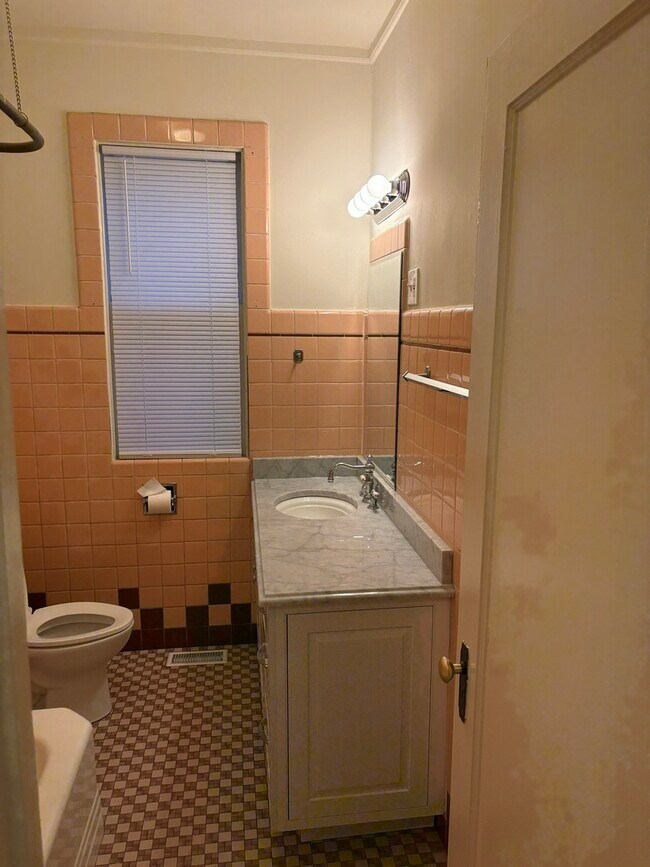 Foto del edificio - 524 Washington Blvd