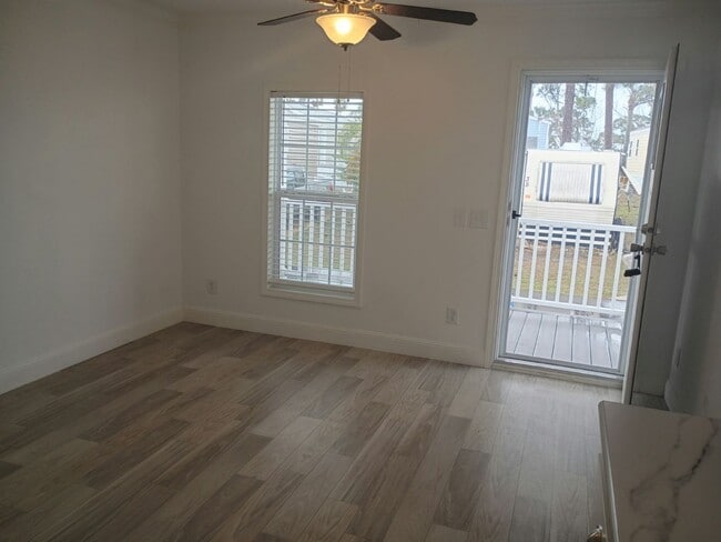 Foto del edificio - 32 Betty Dr