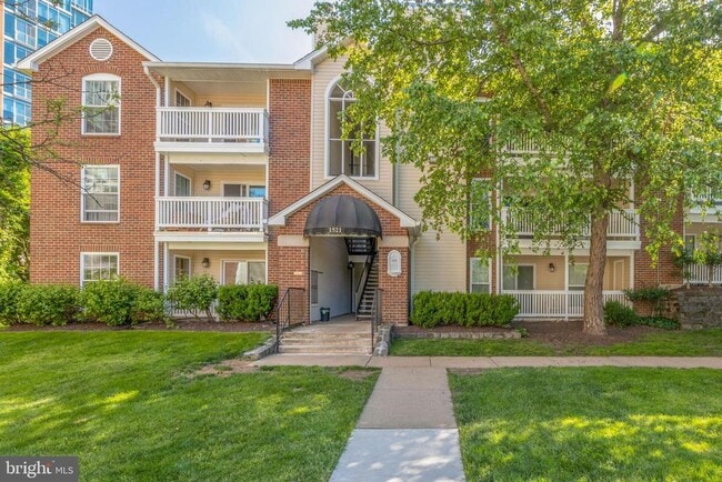 Building Photo - 1521 Lincoln Way