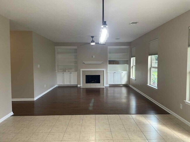 Building Photo - 2802 Mezzomonte Ln