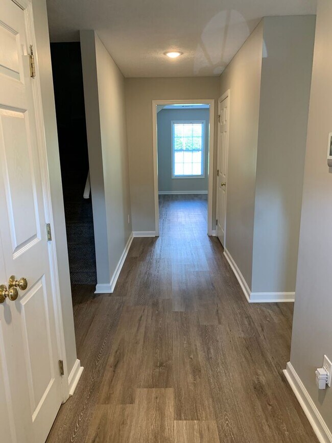 Foto del edificio - Donahue Crossing Townhome