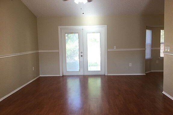 Foto del edificio - 2526 Quail Run Blvd N