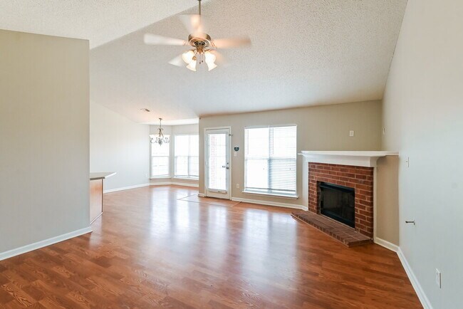 Building Photo - 1812 Cherry Creek Dr