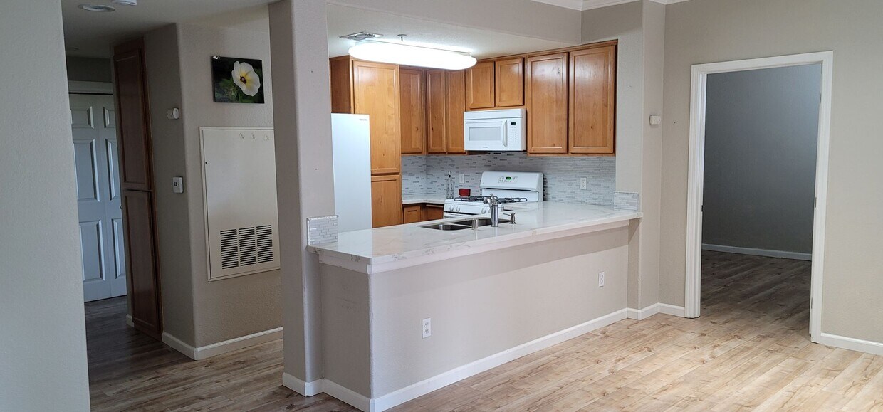 Building Photo - Elk Grove ~~Condo For Rent!