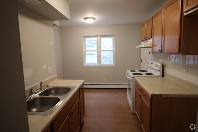 Building Photo - 1642 W Morse Ave