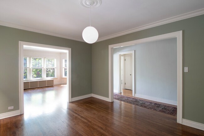 Building Photo - 732 Hinman Ave