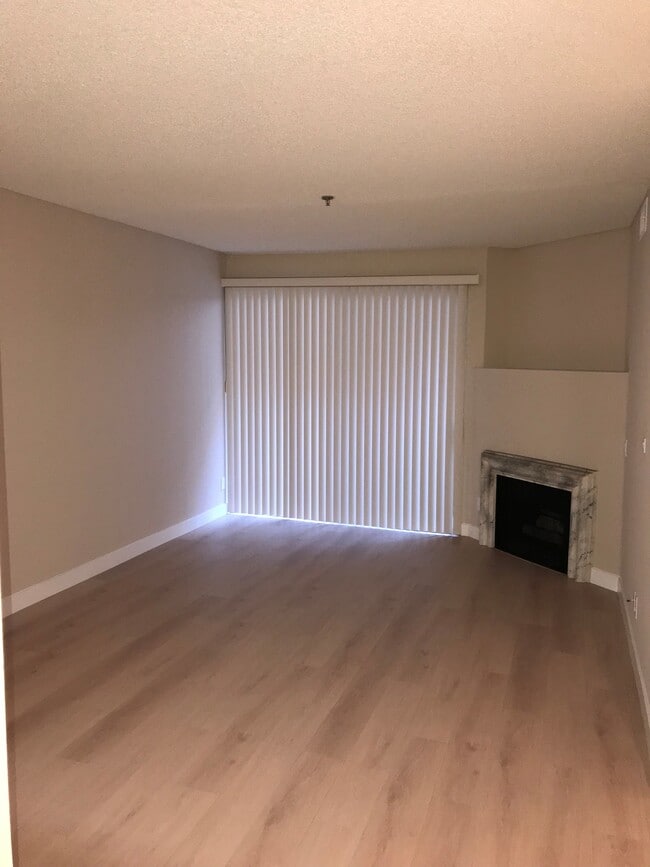 Apt.308 Living room - Studio Heights Apartments