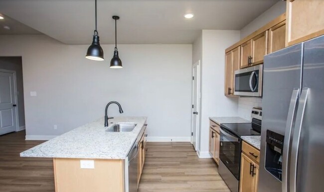 Foto del edificio - 3 Bedroom 2.5 Bathroom Townhome in Prime L...