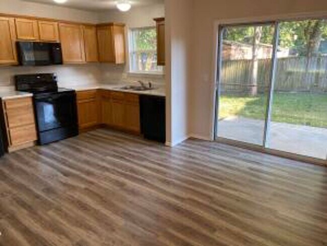 Building Photo - Single-Family Home in Merriam Woods