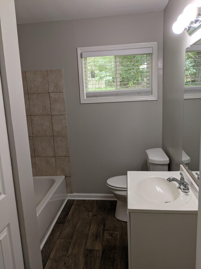 Foto del edificio - 1144 Regis Rd SE