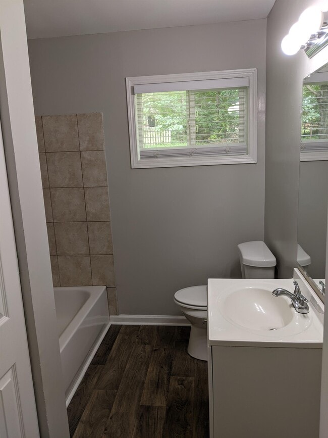 Photo - 1144 Regis Rd SE House