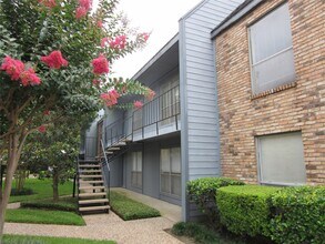 Building Photo - 6202 Skyline Dr
