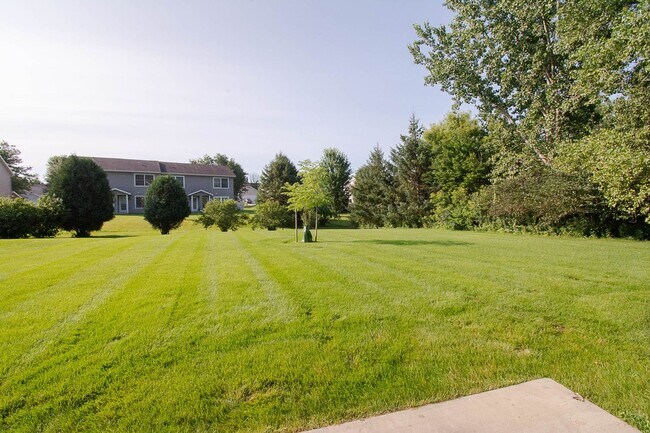 Foto del edificio - 2 Bedroom Townhome off West Circle Drive