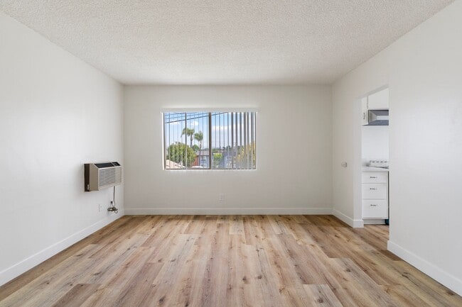 Building Photo - 1230 Hillandale