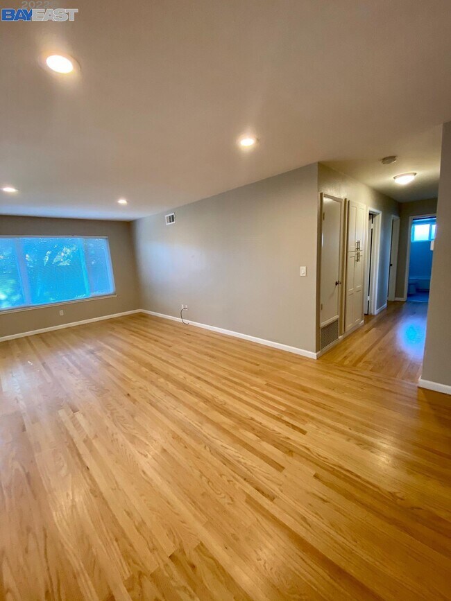 Building Photo - 677 Caliente Ave