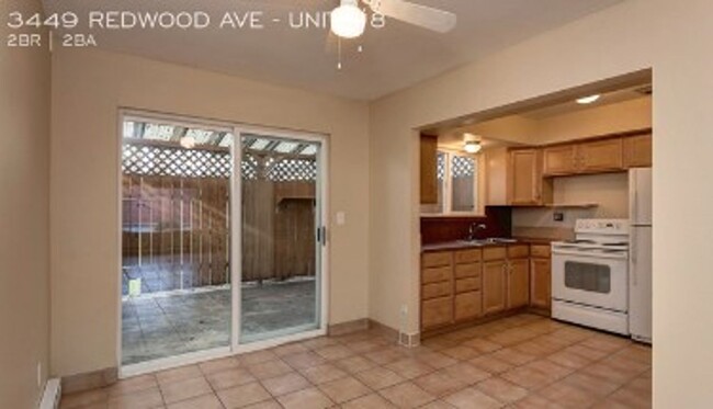 Building Photo - Spacious Townhouse-Style Condo with Privat...