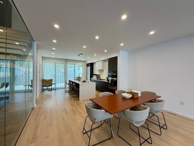 Foto del edificio - 351 Linwood Ave