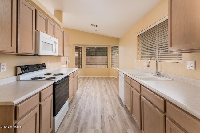 Foto del edificio - 12566 W Palm Ln