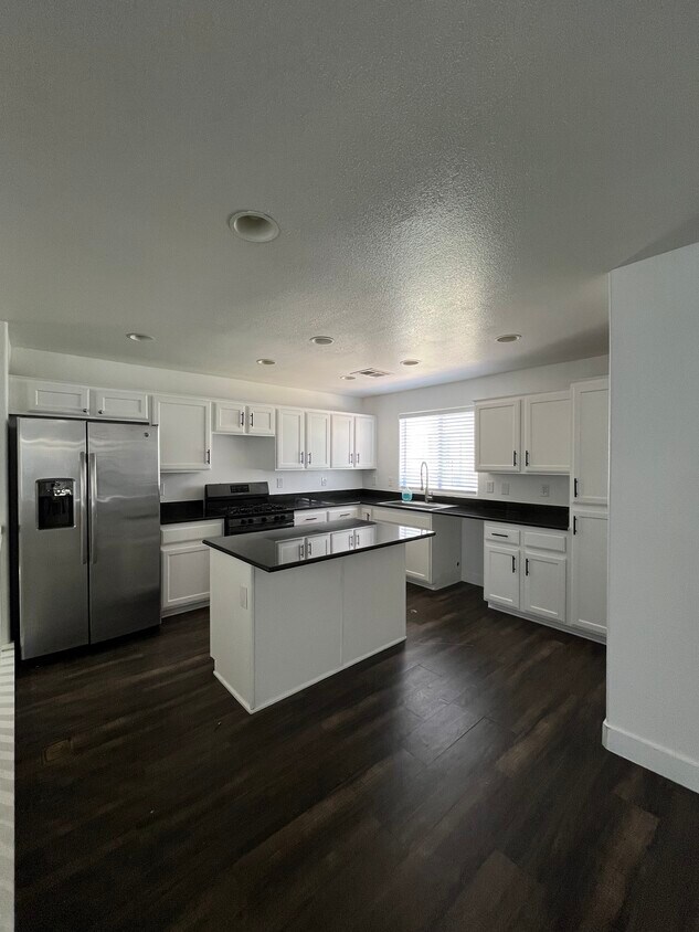 Foto principal - 2178 Dragon Claw Ln