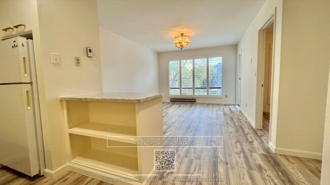 Building Photo - Beautifully Updated Junior 1bd/1ba at reso...