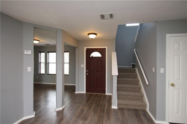 Foto del edificio - 710 Riverway Ln