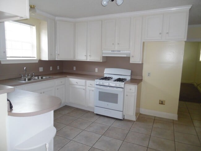 Building Photo - 2 Bedroom, 1 bath home in Marrero