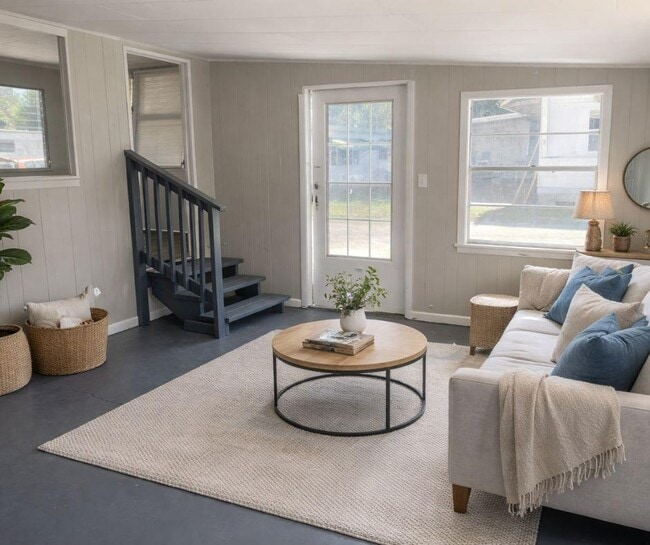 Building Photo - 10 Circle Dr