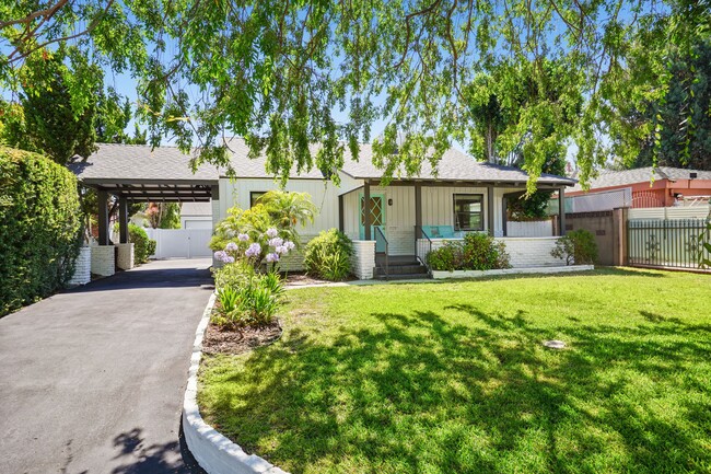 Building Photo - 4940 Placidia Ave