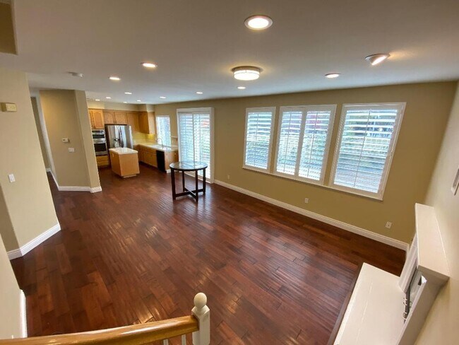 Building Photo - 4 Bed 2.5 Bath Single Family Home In San R...