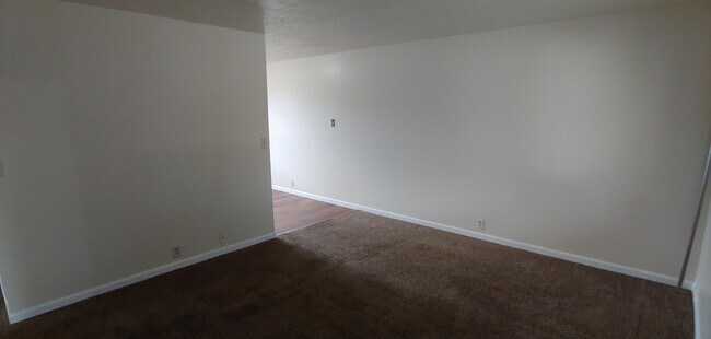 Foto del edificio - 12824 Skyline Rd NE